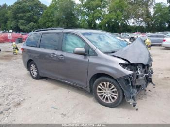  Salvage Toyota Sienna