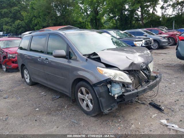  Salvage Toyota Sienna