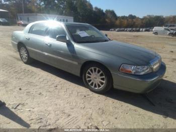  Salvage Lincoln Towncar