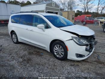  Salvage Chrysler Pacifica