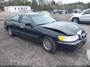  Salvage Lincoln Towncar