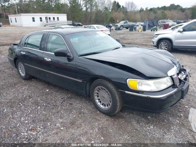  Salvage Lincoln Towncar