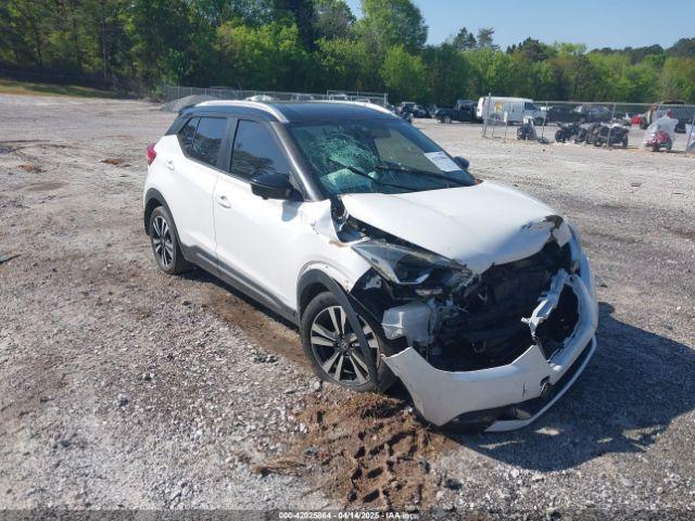  Salvage Nissan Kicks