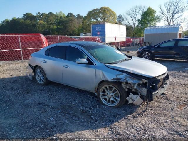  Salvage Nissan Maxima