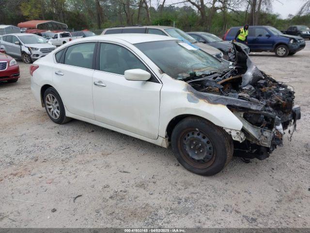  Salvage Nissan Altima