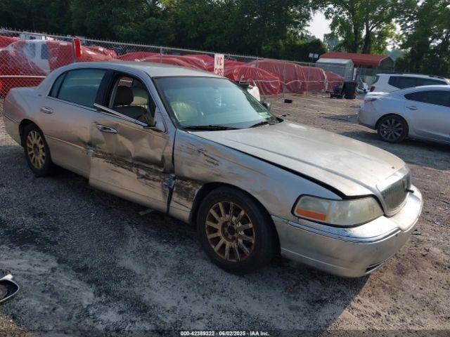  Salvage Lincoln Towncar