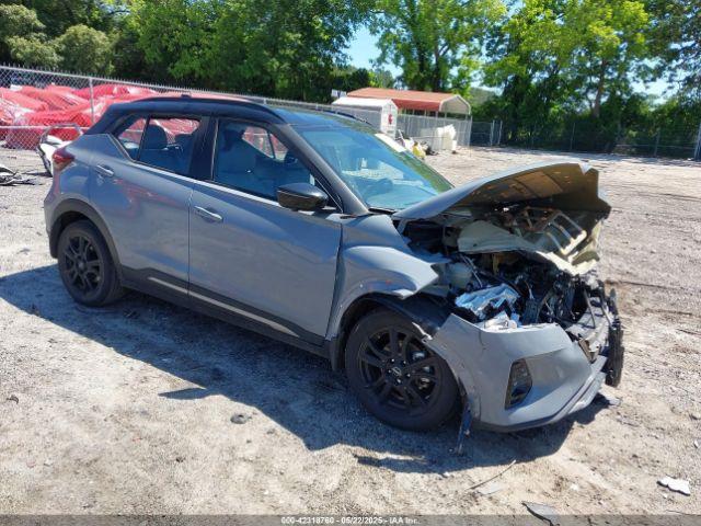  Salvage Nissan Kicks