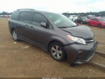  Salvage Toyota Sienna