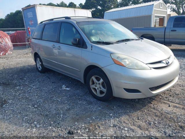 Salvage Toyota Sienna