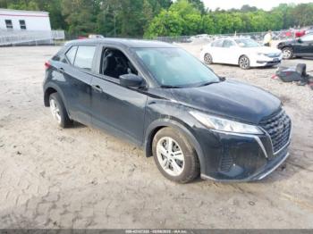  Salvage Nissan Kicks