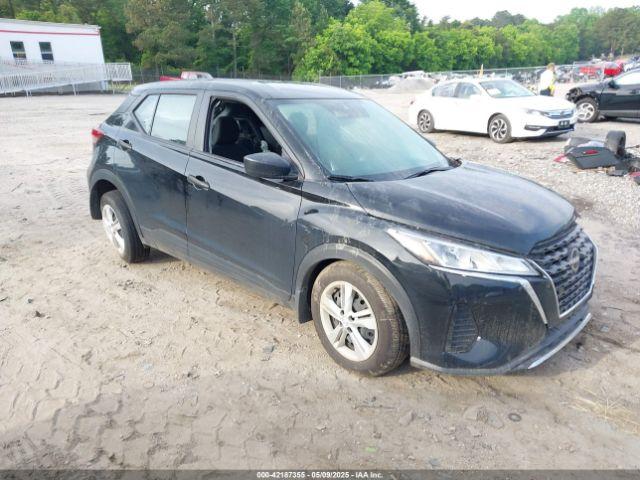  Salvage Nissan Kicks