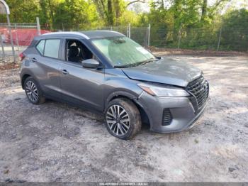  Salvage Nissan Kicks