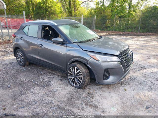  Salvage Nissan Kicks