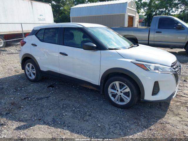  Salvage Nissan Kicks
