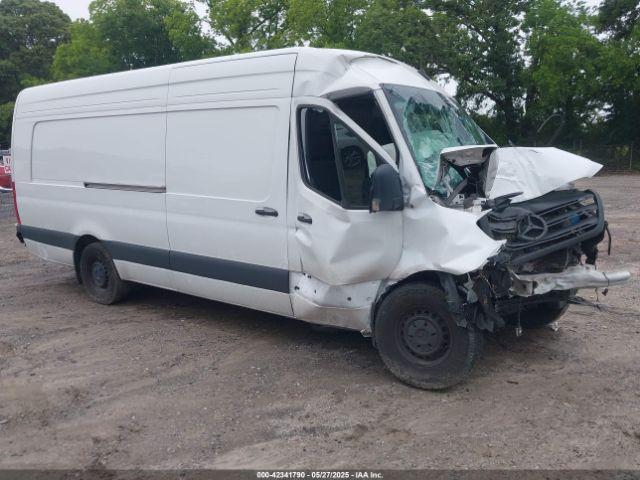 Salvage Mercedes-Benz Sprinter 2500