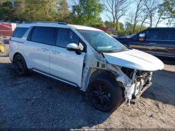  Salvage Kia Carnival