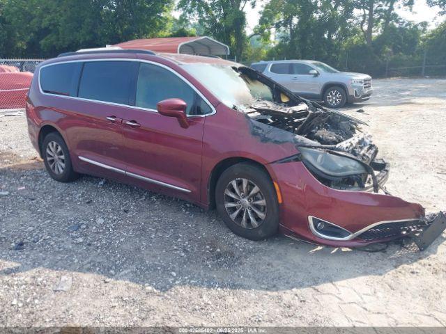  Salvage Chrysler Pacifica