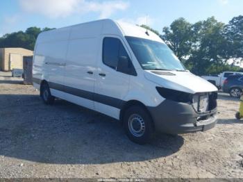  Salvage Mercedes-Benz Sprinter 2500