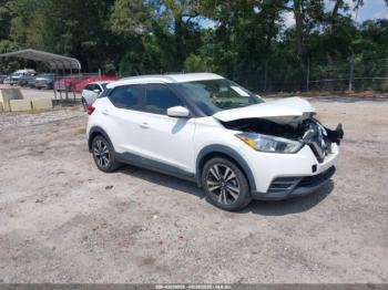  Salvage Nissan Kicks