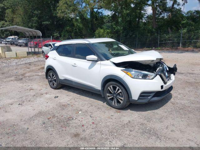  Salvage Nissan Kicks
