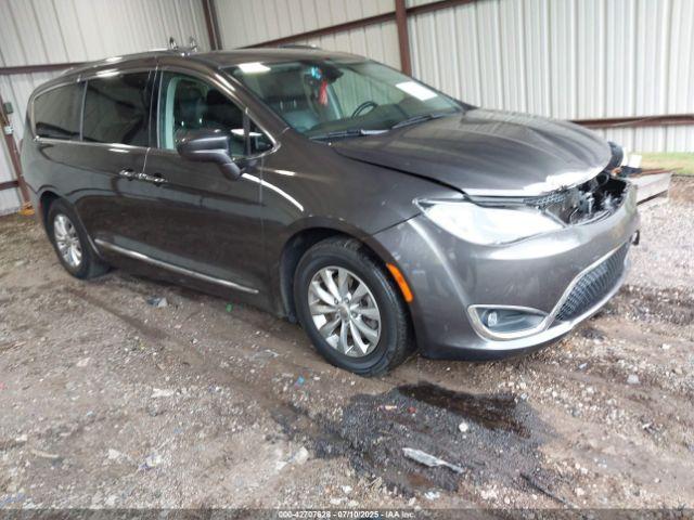  Salvage Chrysler Pacifica