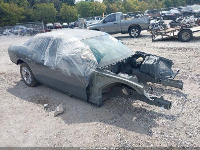  Salvage Dodge Challenger