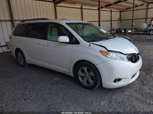  Salvage Toyota Sienna