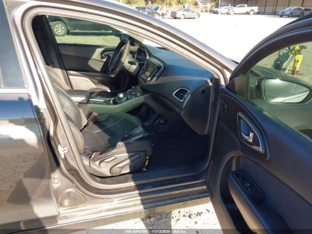 Chrysler 200 Limited Image 6