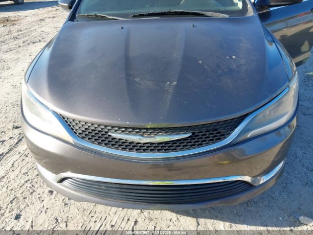 Chrysler 200 Limited Image 2