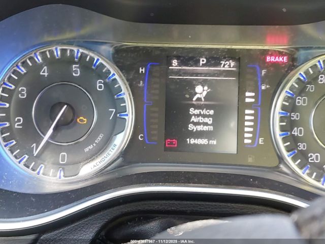 Chrysler 200 Limited Image 4