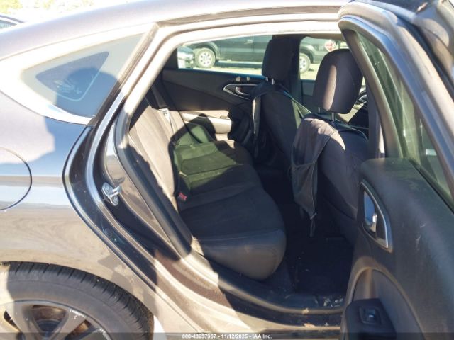 Chrysler 200 Limited Image 3