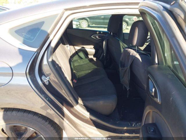 Chrysler 200 Limited Image 3