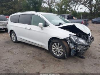  Salvage Chrysler Pacifica