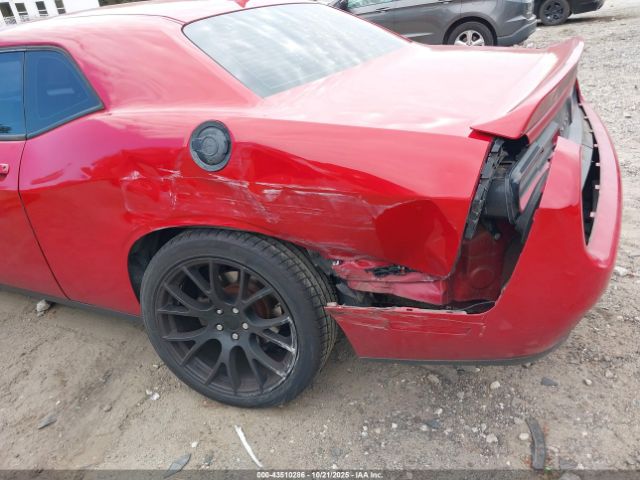 Dodge Challenger Image 10