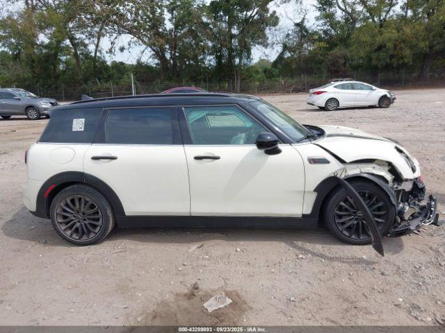 MINI Clubman Cooper S Image 11