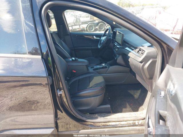 Ford Escape St-line Image 4