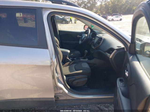 Jeep Cherokee Sport Fwd Image 4