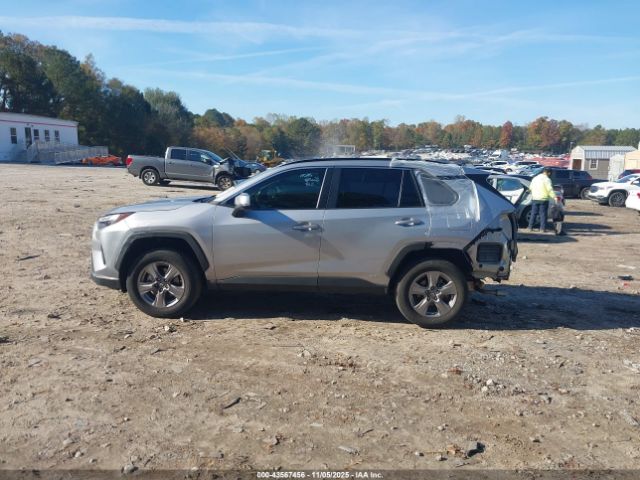 Toyota RAV4 Le Image 8