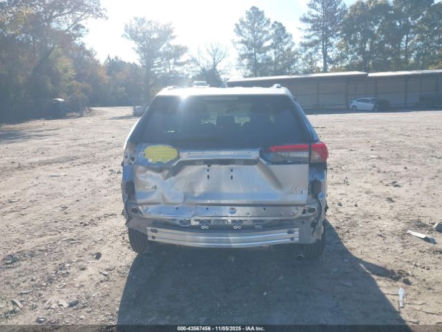 Toyota RAV4 Le Image 6