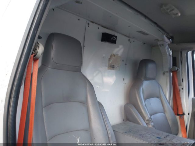 Ford E-350 Image 12