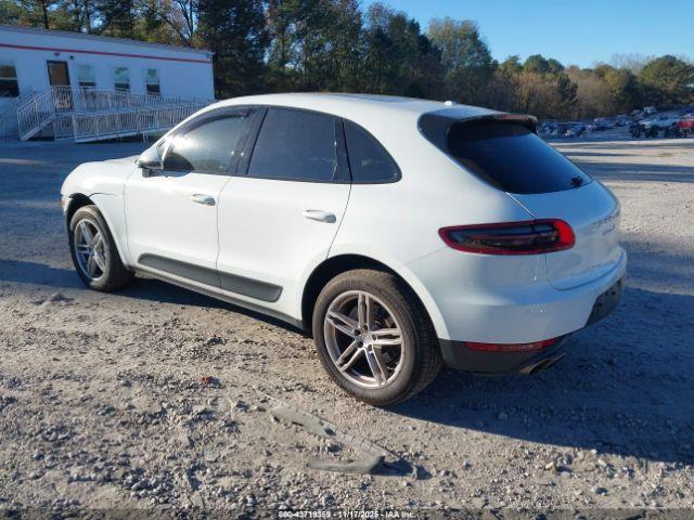 Porsche Macan S Image 7