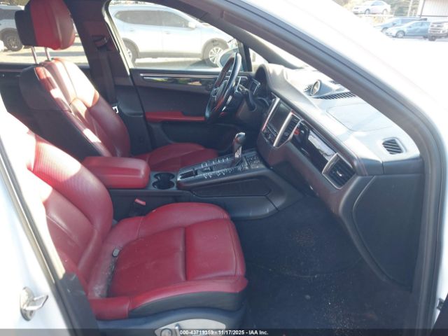 Porsche Macan S Image 4