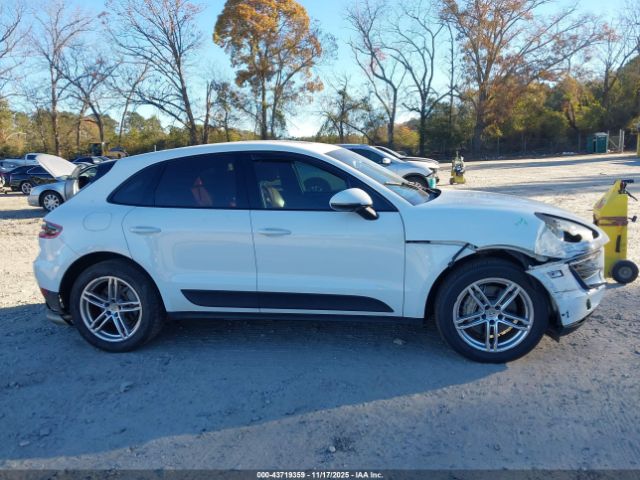 Porsche Macan S Image 16
