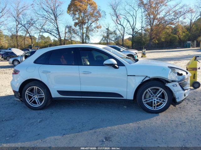 Porsche Macan S Image 16