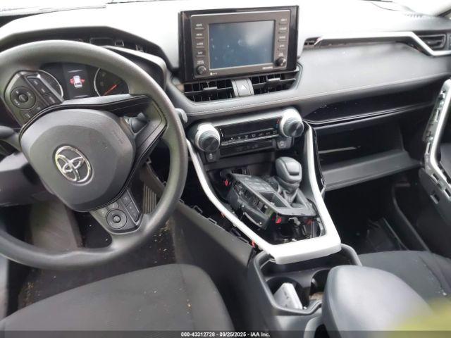 Toyota RAV4 Le Image 12