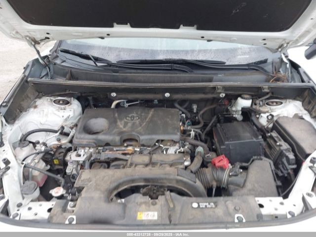 Toyota RAV4 Le Image 5