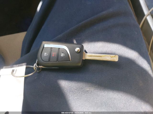 Toyota RAV4 Le Image 8