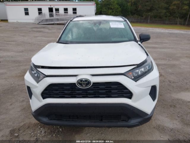 Toyota RAV4 Le Image 11