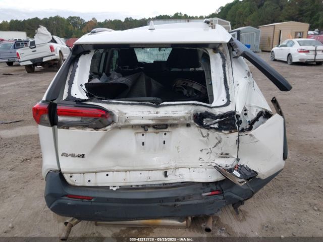 Toyota RAV4 Le Image 14