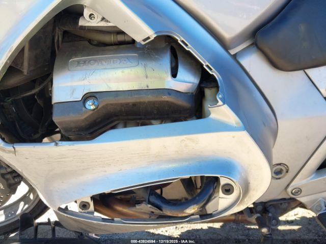 Honda St1300 Image 13